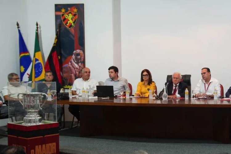Lo Medrado: 'No h mais espao para dirigentes amadores, a SAF vir no Sport'