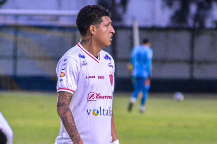 Ex-Santa Cruz, Matheus Matias volta a jogar aps superar problema no corao: 'Feliz pelo recomeo'