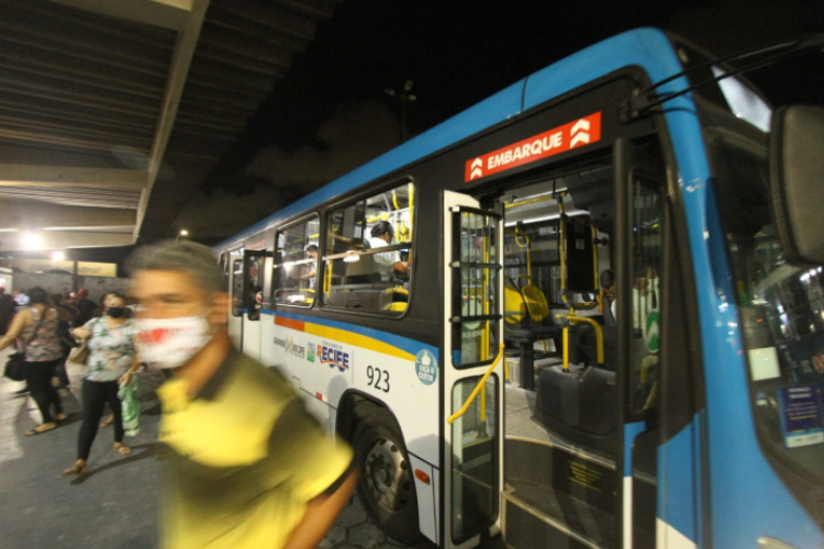 Operao especial de nibus para o jogo entre Sport x Fortaleza