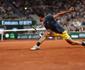 Alcaraz atropela norte-americano na estreia em Roland Garros