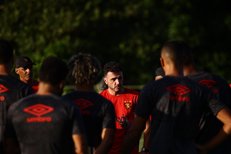 <i>(Foto: PAULO PAIVA/SPORT RECIFE)</i>