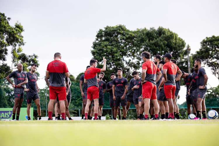 Com Fabrcio Dominguez na lateral, Soso comea a esboar Sport para encarar Paysandu