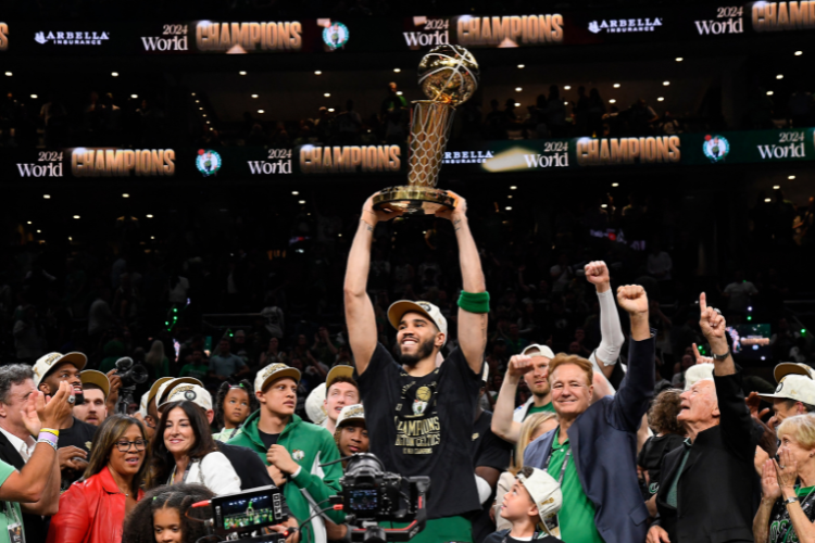 Celtics dominam Mavericks em casa e conquistam 18 ttulo da NBA