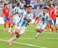 Com gol de Lautaro Martnez, Argentina vence Chile e se classifica 