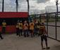 Aos gritos de 'queremos jogador', Organizada do Sport protesta em frente ao CT