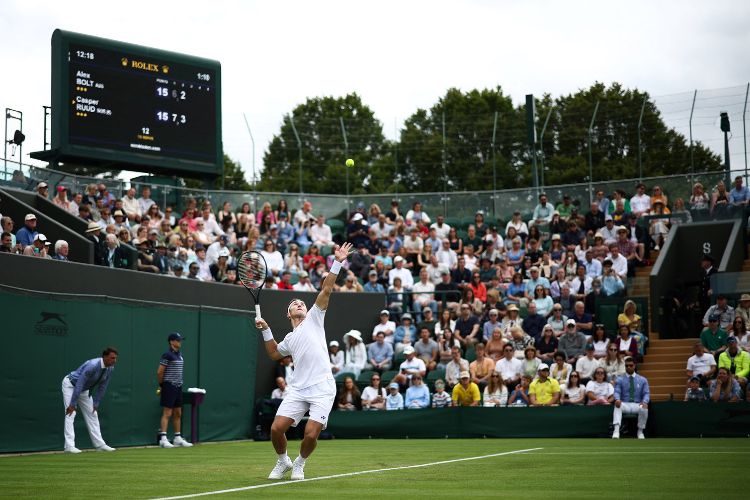 Alcaraz defende seu trono em Wimbledon; Djokovic luta pelo ttulo aps leso