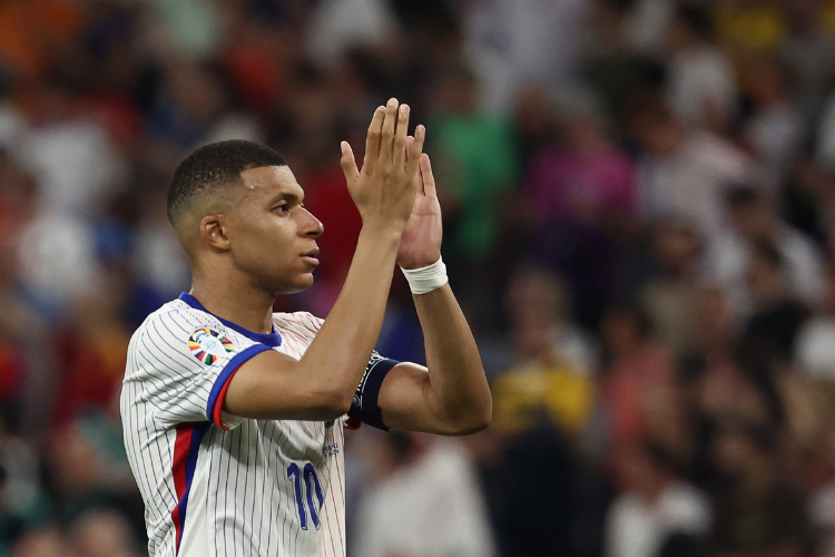 Real Madrid vai apresentar Mbapp oficialmente na prxima tera, no Bernabu