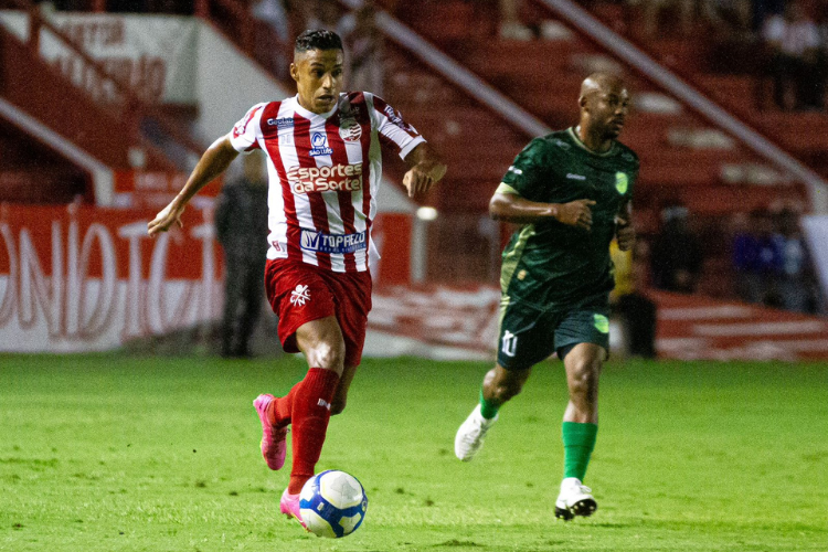 Arnaldo aposta na atmosfera do Nutico nos Aflitos: 'Sabemos da nossa fora em casa'