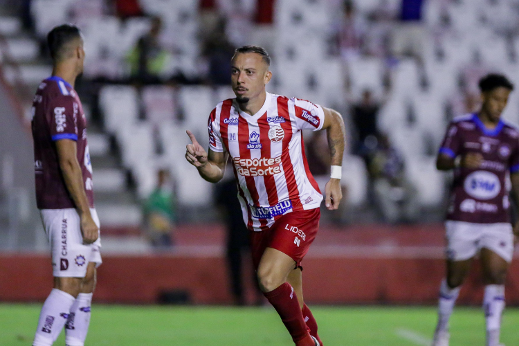 Com incentivo da torcida, Nutico mede foras com o Figueirense de olho no G8 da Srie C
