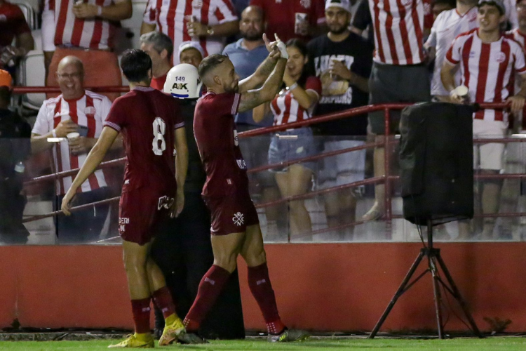 Paulo Srgio pode ser punido por voltar a fazer gesto obsceno em vitria do Nutico na Srie C 