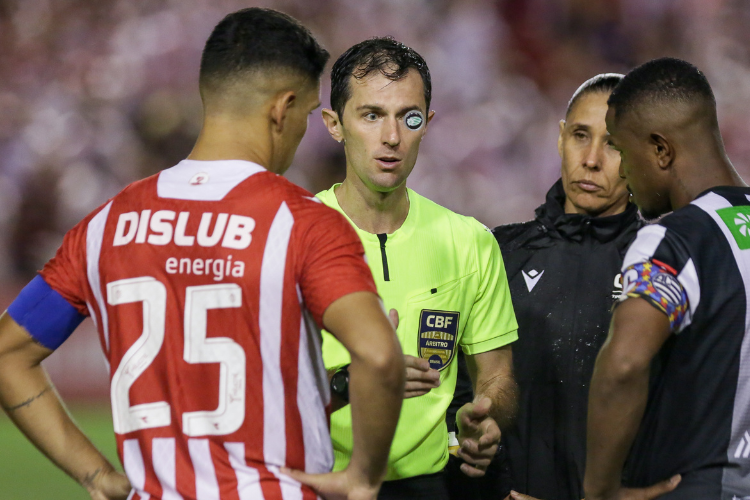 Nutico sai na bronca com arbitragem aps empate com o Athletic: 'Interferiu diretamente no resultado'