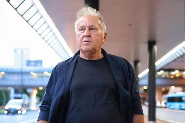 Zico  furtado em Paris e tem prejuzo de R$ 3 milhes