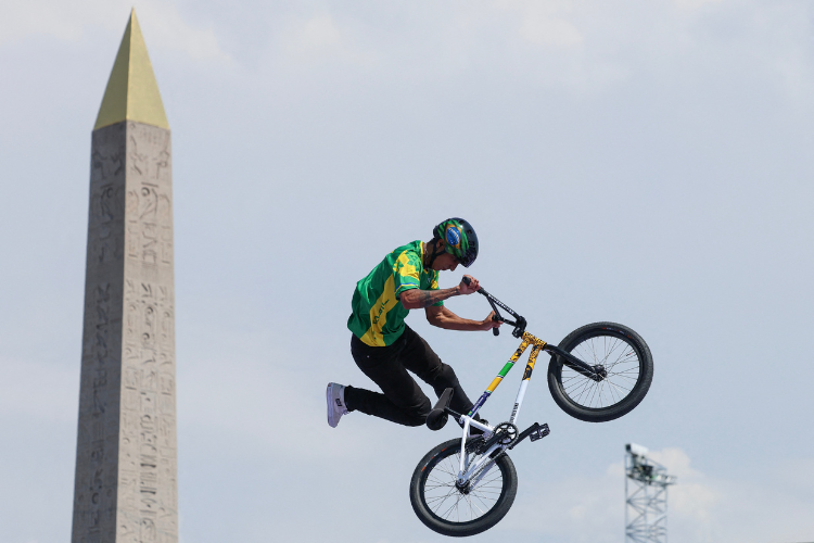 Olimpadas 2024: Gustavo Bala Loka fica em sexto na final do Ciclismo BMX Freesyle, em Paris