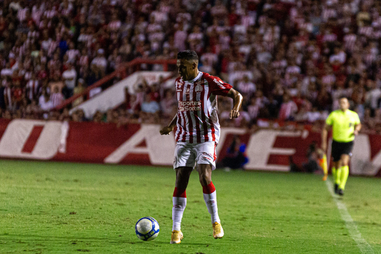 'A gente toma gols que so inadmissveis', Arnaldo lamenta derrota em confronto direto do Nutico contra o Ypiranga-RS