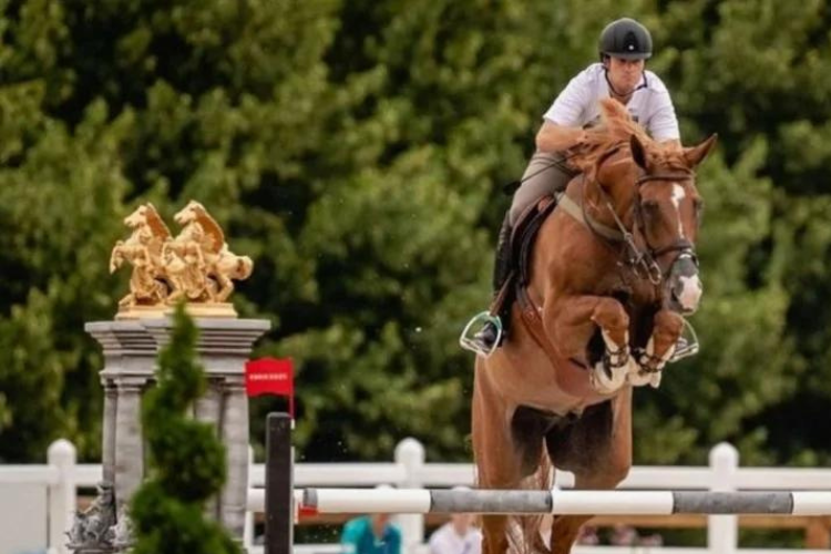 Olimpadas 2024: ferimento em cavalo elimina brasileiro do hipismo