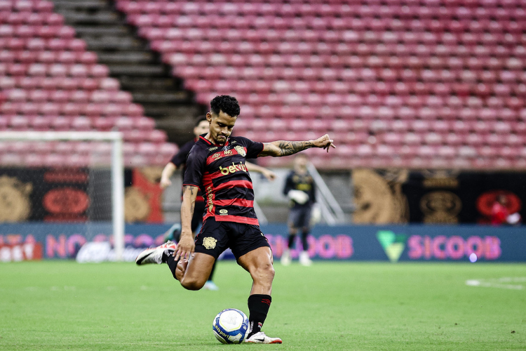 Sport anuncia sada do lateral-direito Rosales