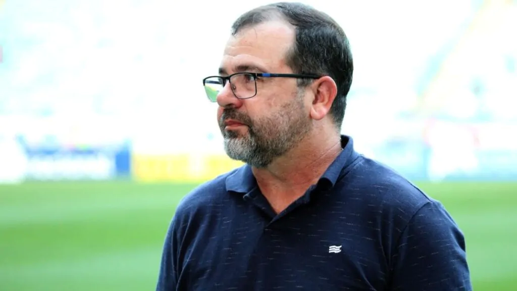 Ava anuncia Enderson Moreira, aps a demisso do tcnico Gilmar Dal Pozzo