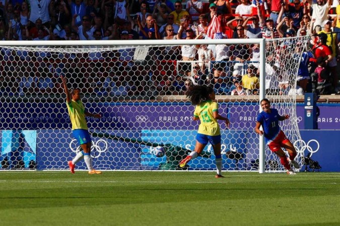 <i>(Foto: Brasil perde para os EUA e ganha medalha de prata nas Olimpíadas de Paris - (crédito: Abelardo Mendes Jr./Esp. Correio/D.A.Press)
)</i> <i>(Foto: Brasil perde para os EUA e ganha medalha de prata nas Olimpíadas de Paris - (crédito: Abelardo Mendes Jr./Esp. Correio/D.A.Press)
)</i>