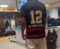 Joia do Leo, Pedro Lima presenteia Matheus Cunha com camisa do Sport: 'Vou pra ilha jogar'