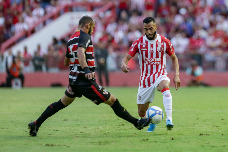 Kaike elogia trabalho de Bruno Pivetti no Nutico: 'D muita confiana ao jogador'