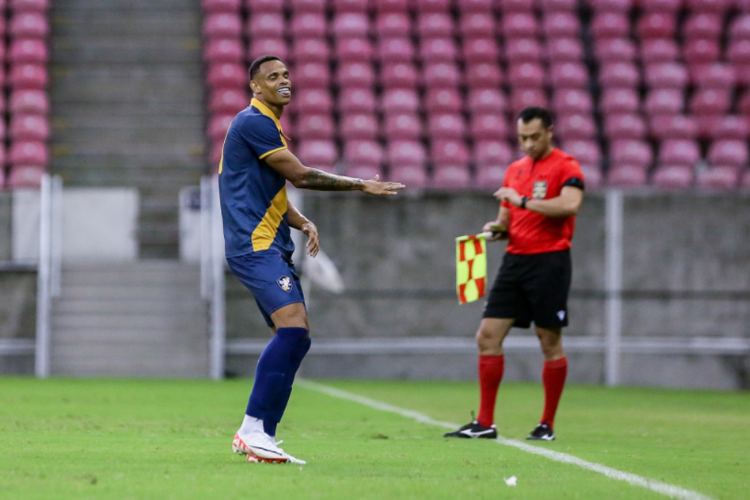 Com apoio da torcida, Retr vence o Brasiliense e sai na frente na luta pelo acesso  Srie C