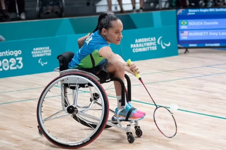 Primeira mulher no Parabadminton, Daniele Torres faz histria em Paris