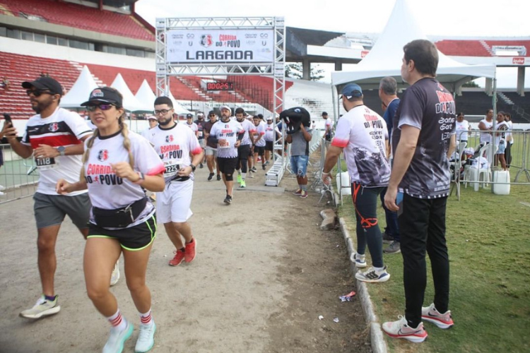 Santa Cruz organiza primeira edio da Corrida do Povo, com direito  visita no Arruda