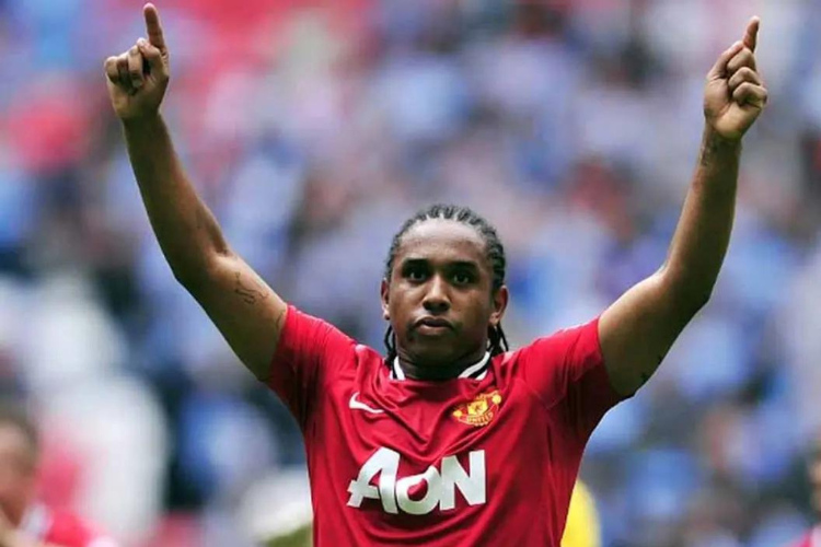 Ex-jogador do United e do Grmio tem priso decretada; saiba motivo