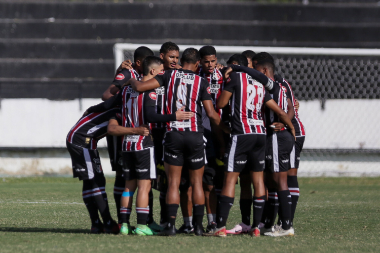 Santa Cruz adia intercmbio de jogadores africanos e sul-americanos para a base 