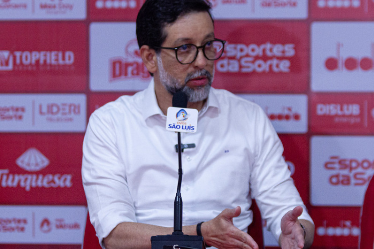 Presidente do Nutico elogia Hlio dos Anjos, mas nega negociao