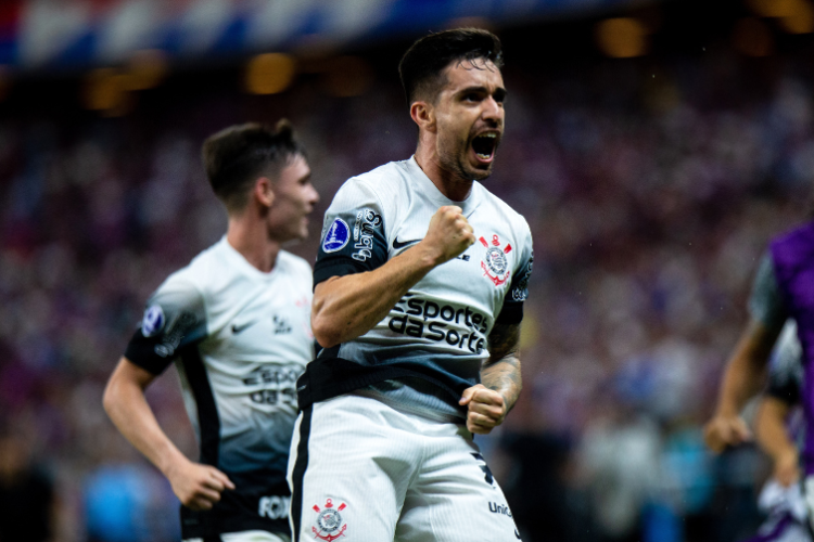 No Castelo, Corinthians bate o Fortaleza pela Sul-Americana