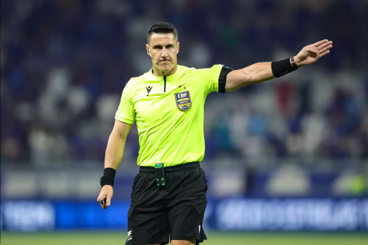 Lo Medrado: 'O que est acontecendo com a Comisso Brasileira de Arbitragem? Regras esto sendo ignoradas'