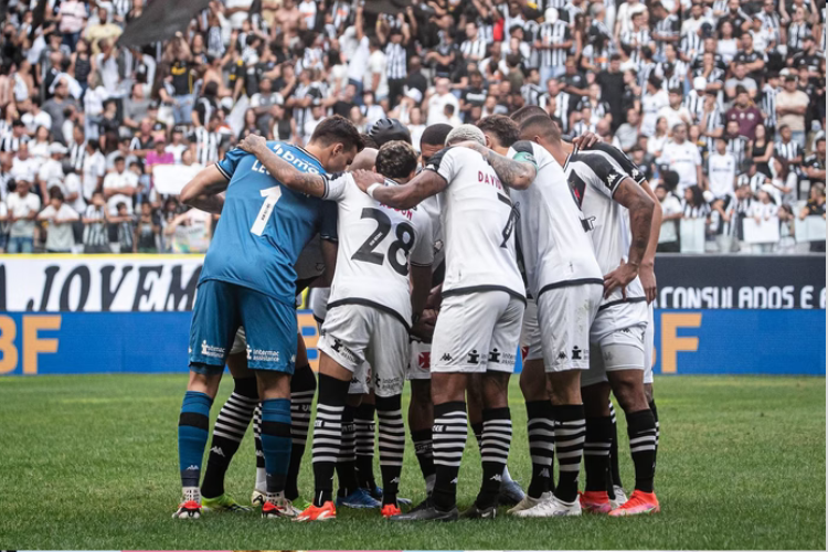 Aps 13 anos, Vasco volta  semifinal da Copa do Brasil