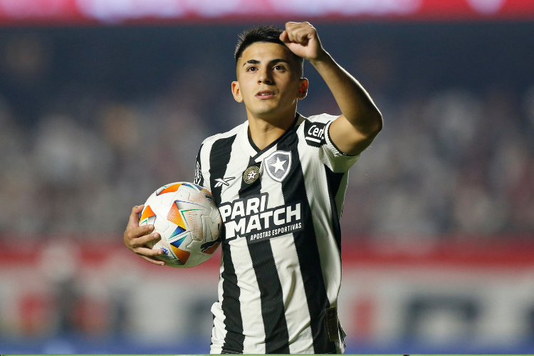 Thiago Almada, do Botafogo,  convocado para seleo argentina