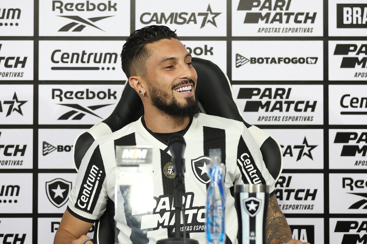 Dorival convoca Alex Telles para substituir Guilherme Arana