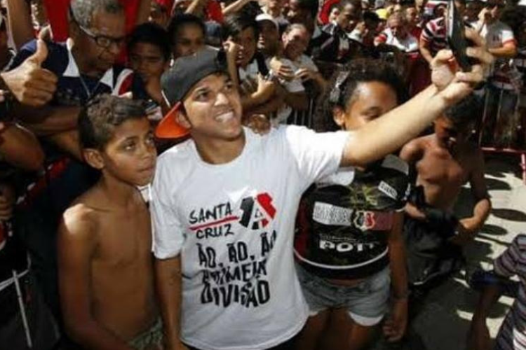 Dirigente explica sada de Renatinho da base, mas deixa portas aberta para futuro no Santa Cruz