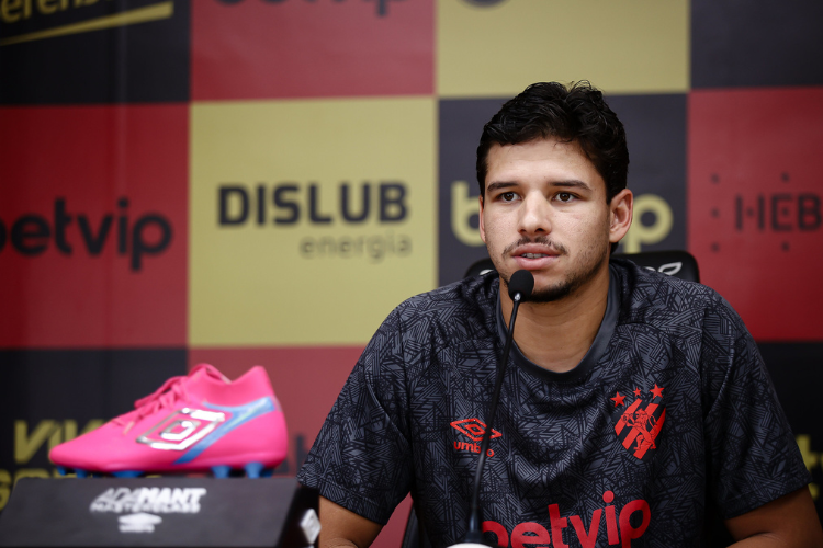 Reviravolta: Chico vai de jogador fora dos planos no incio do ano a titular absoluto no Sport