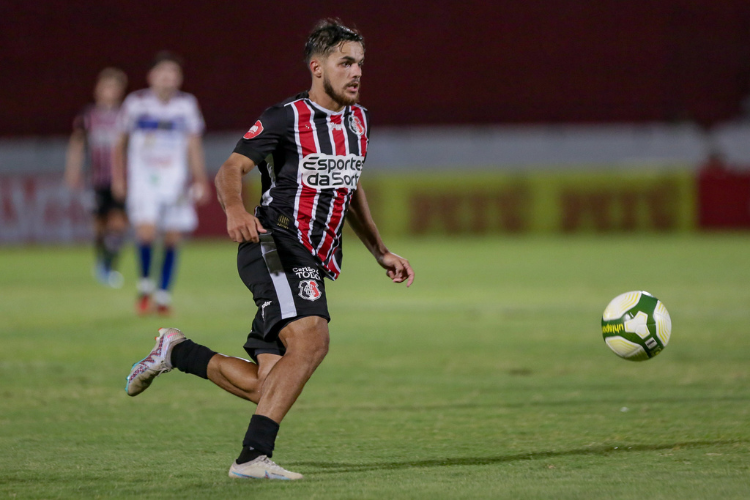 De volta: Santa Cruz acerta retorno do meia Joo Pedro, que foi campeo com o Retr