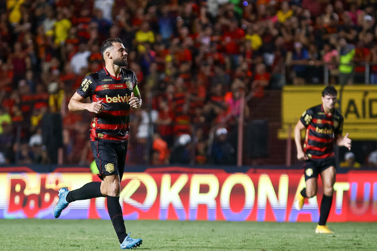 Torcida do Sport repercute gesto de Luciano Castn quando foi vaiado em derrota para Operrio-PR