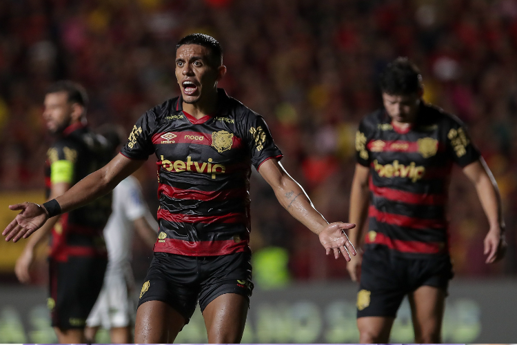 Beto Lago: 'A partida que poderia ter colocado o Sport ao lado do lder foi um desastre ttico'