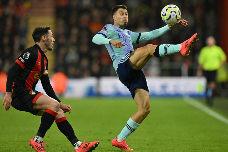 Arsenal sofre sua primeira derrota; Manchester United volta a vencer