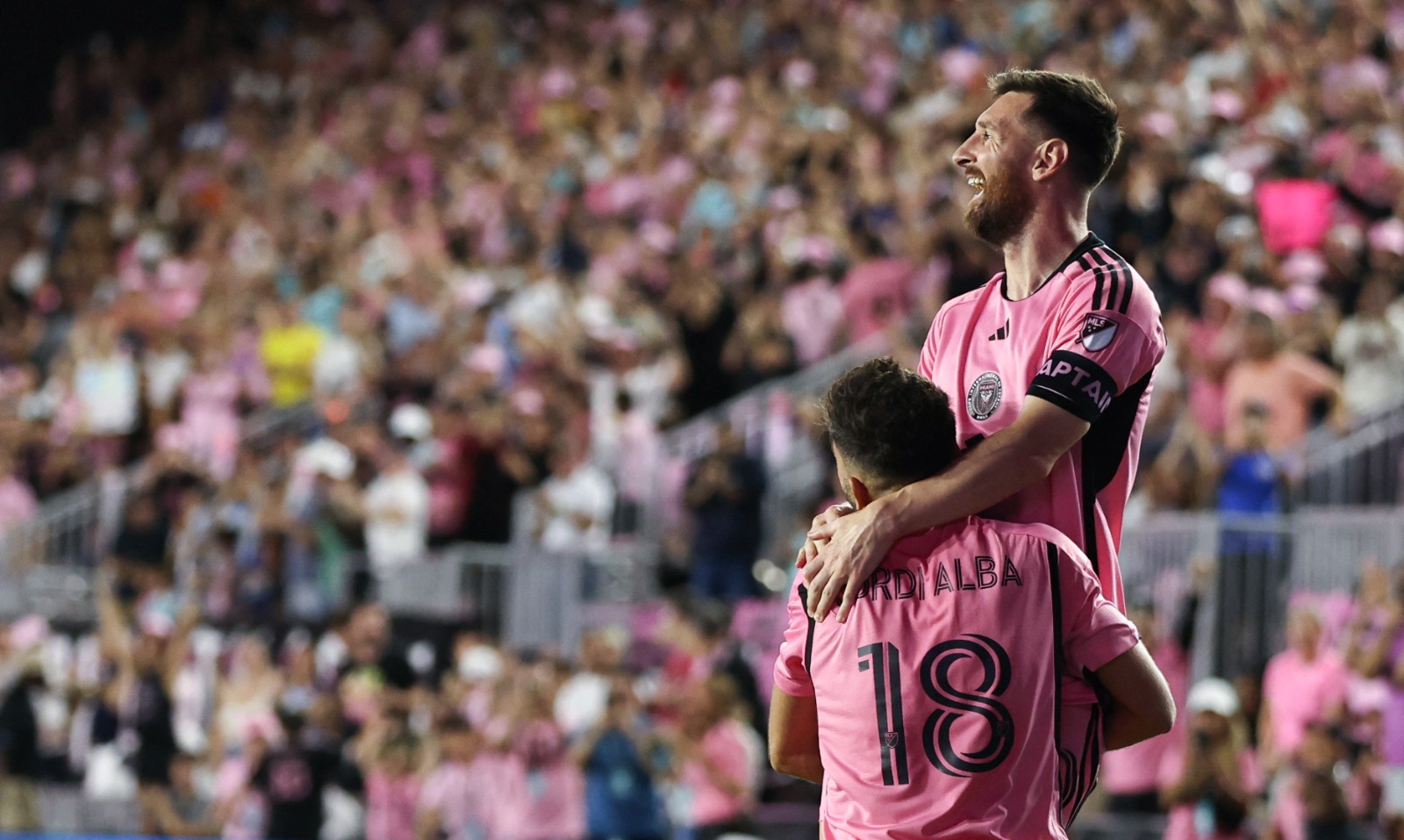 <i>(Foto: Chris Arjoon / AFP)</i>
