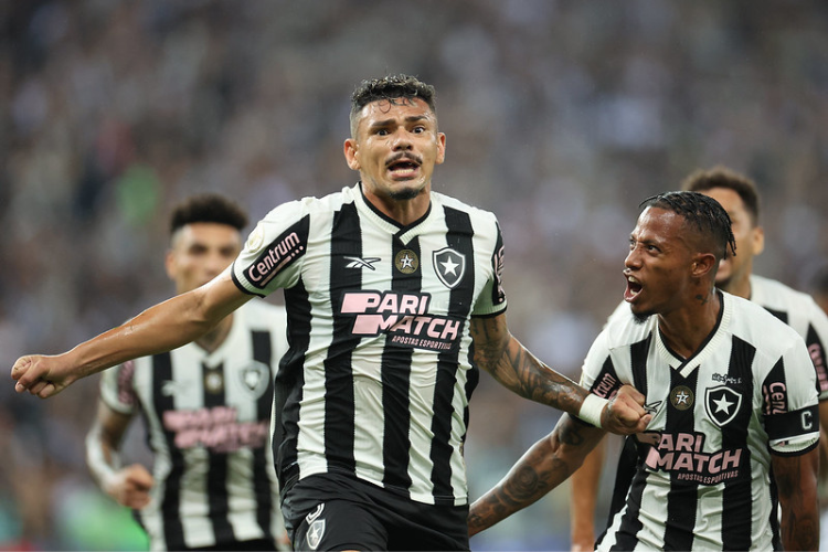 Botafogo faz duelo decisivo contra o Pearol pela semi da Libertadores
