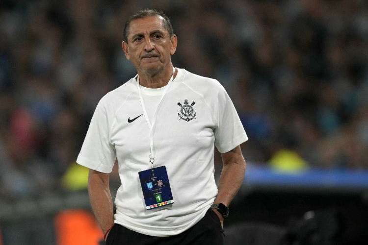 Corinthians perde para o Racing e  eliminado da Sul-Americana