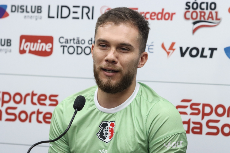 Lucas Bessa celebra retorno dos trabalhos no Santa Cruz: 'Clima diferente no Arruda'