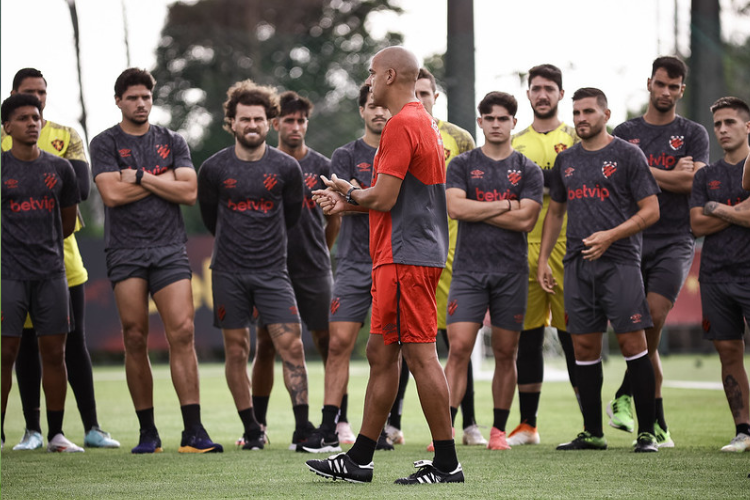  Beto Lago: 'Somente a vitria do Sport na prxima partida ir recuperar a confiana da torcida'