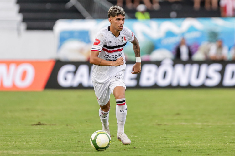 Santa Cruz busca emprstimos de Carlos Henrique e Felipe Cardoso, ambos da base