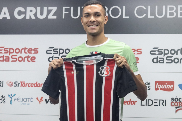 'Meu intuito  ser campeo e fazer histria', diz Matheus Vinicius em apresentao no Santa Cruz
