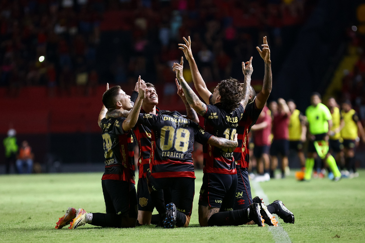 Sport depende de tropeo dos rivais na ltima rodada para conquistar o acesso; veja cenrios