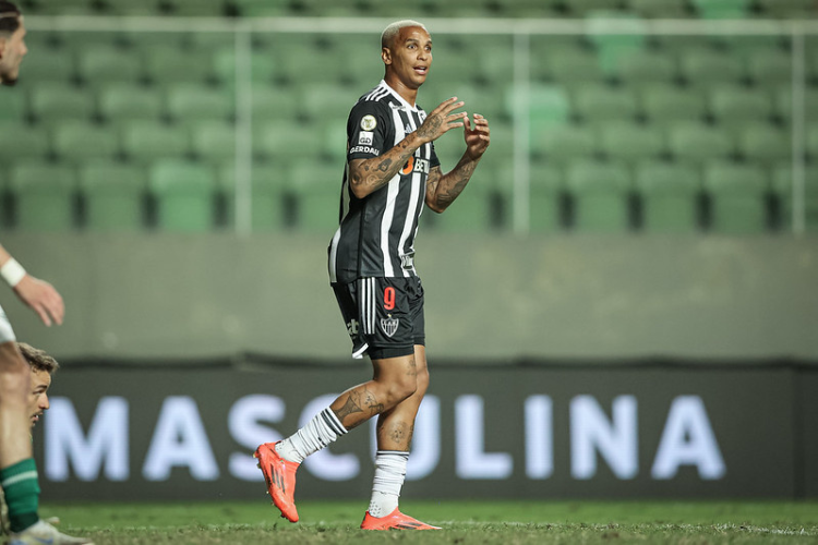Galo chega para final da Libertadores em meio a maior jejum do sculo